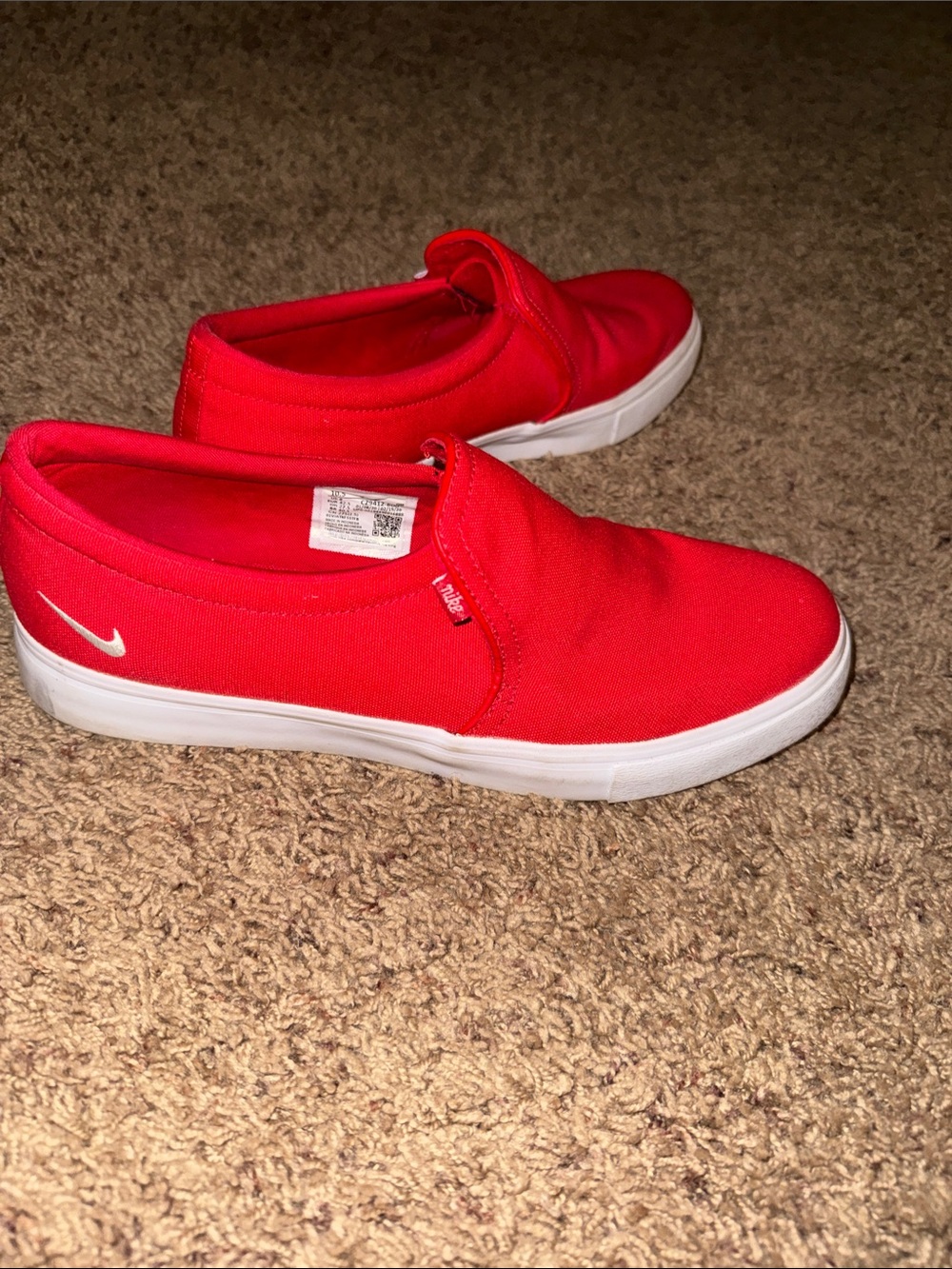 Nike women’s Slip-On Canvas sneakers - Red with White Sole